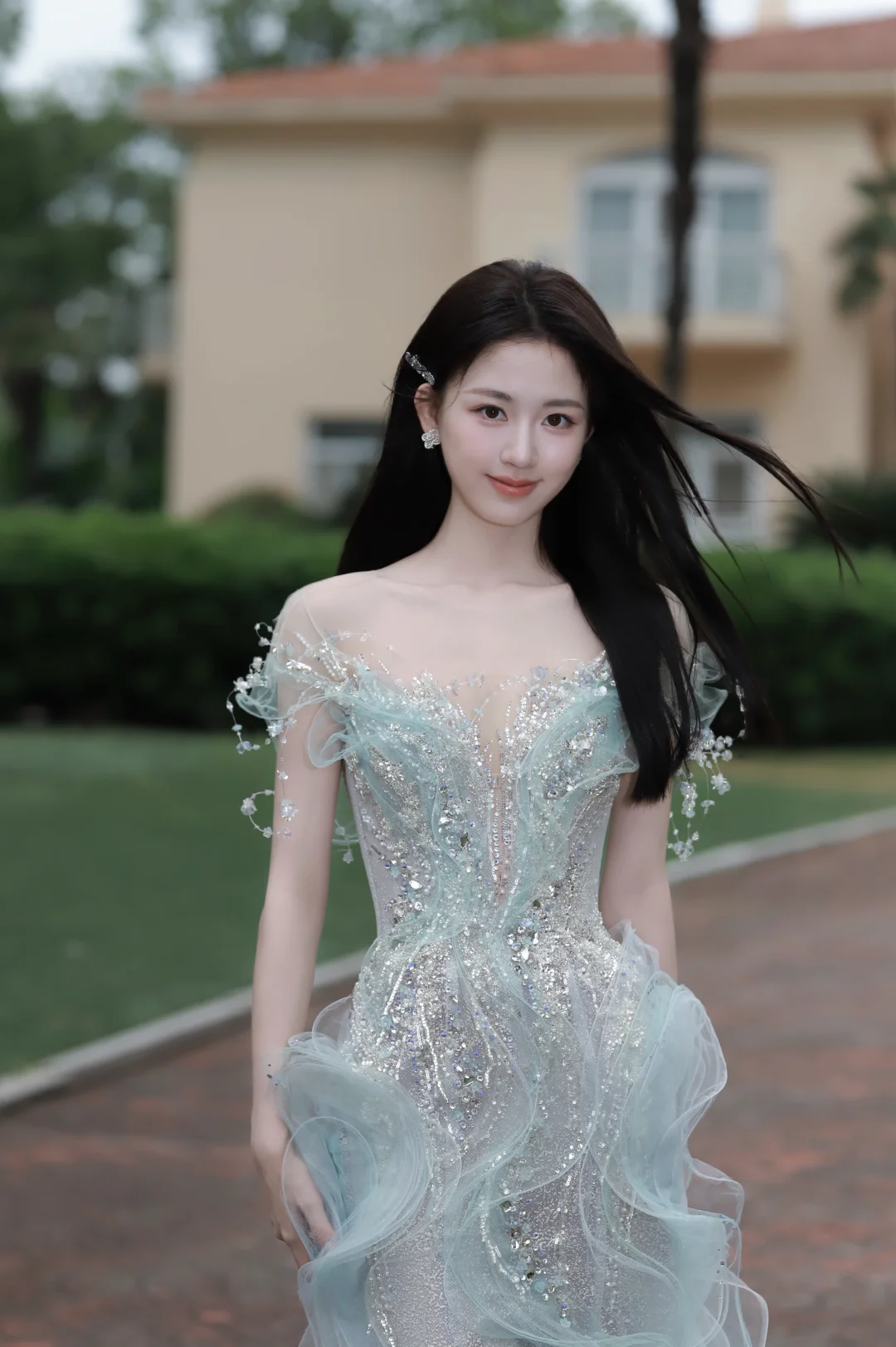 拍到女明星出发图啦🖤