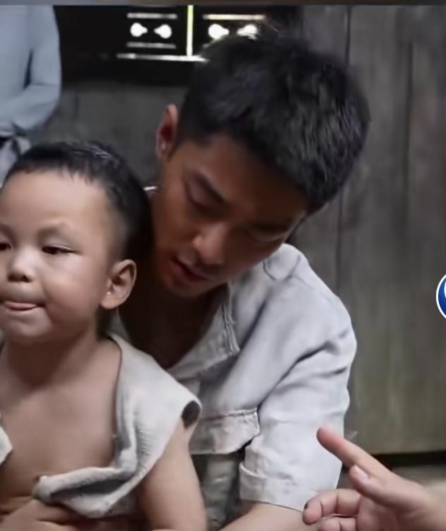 肖战片场带娃vlog曝光，真是太有看点了！之前在《余生请多指教》片场，他和杨紫抱