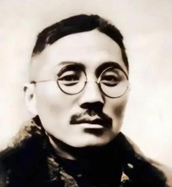 1934年，美女间谍把王亚樵勾引到了床上。岂料就在宽衣解带之时，她竟举起了手枪。