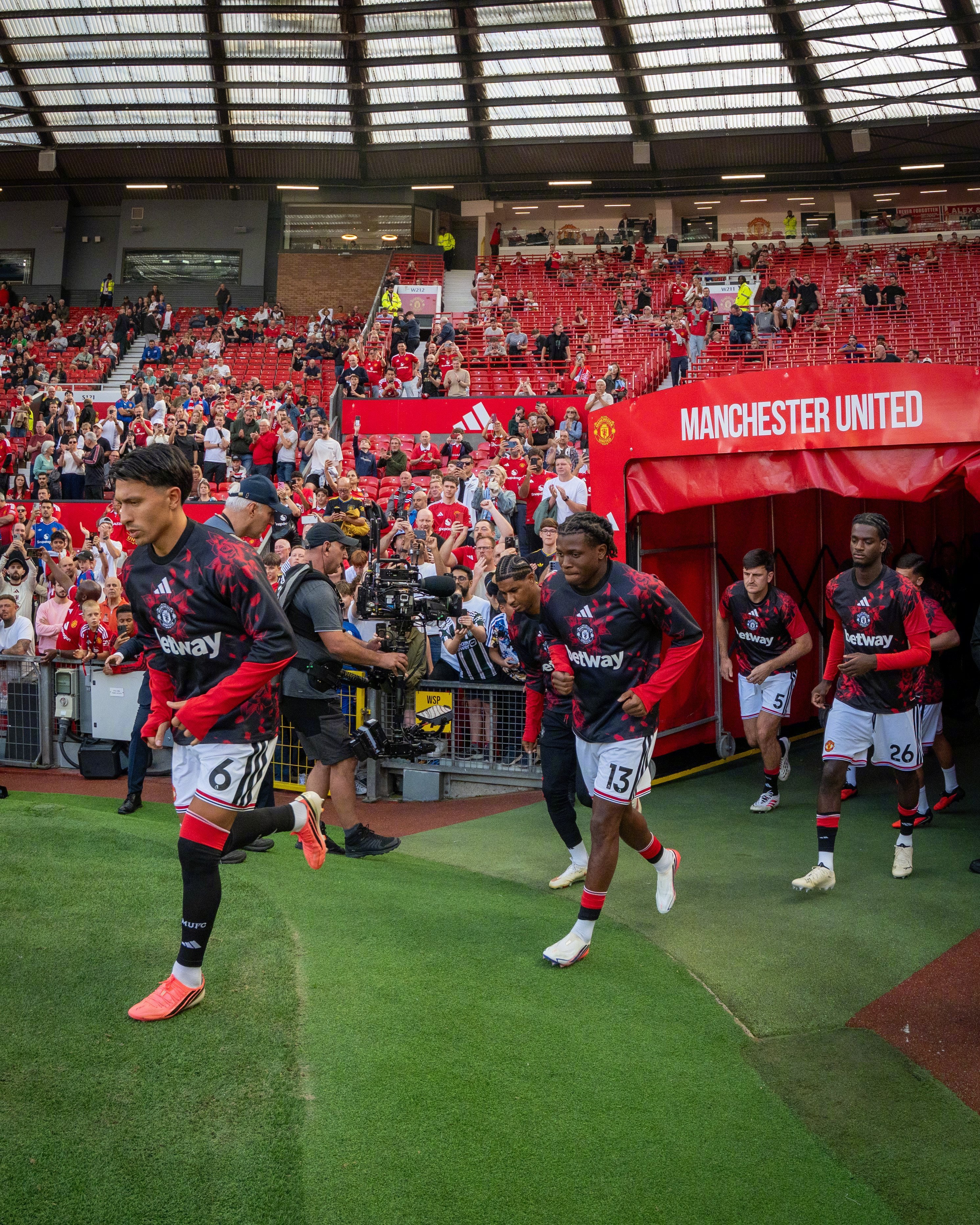 热身中🔥准备作战⚔️曼联[超话]曼联足球俱乐部曼联vs曼城 🔴⚪️⚫️ ​​