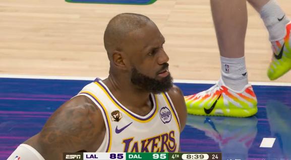 湖人巨星詹姆斯真是太能吹嘘自己了！今天湖人在客场以116：110战胜独行侠，在比