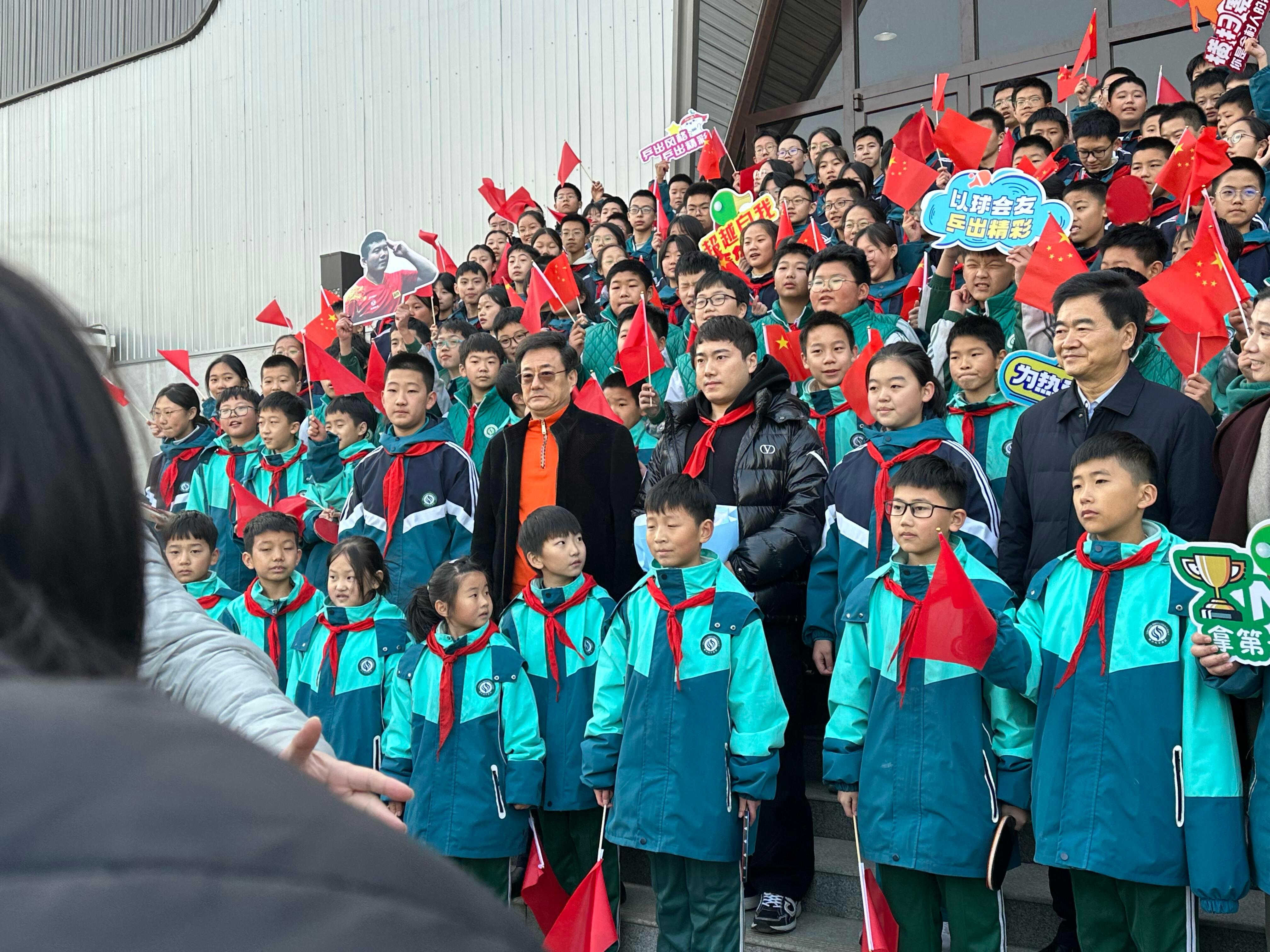 甜甜也是好起来了，今天在邢台中小学演讲 