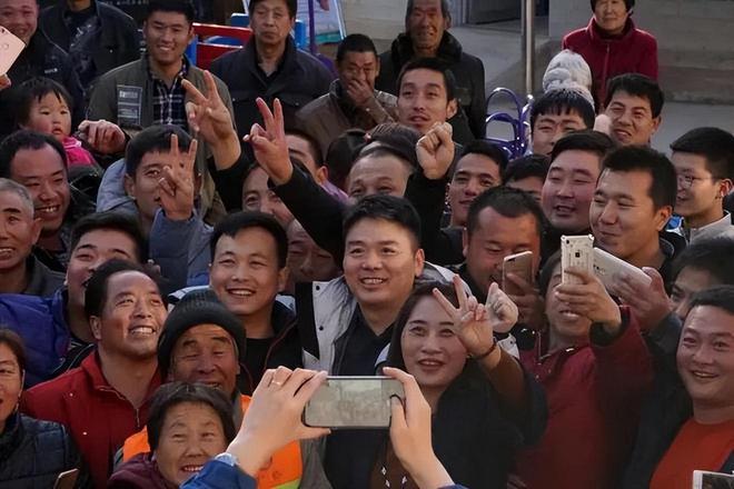 刘强东又要给老家村民发钱了！1400万现金和600万的物品，1400户人家，最高