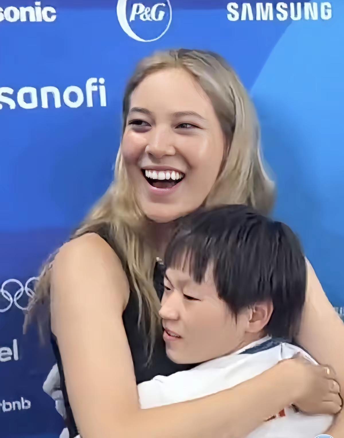 有网友问，
如果在谷爱凌和全红婵
之间选颁一个最佳榜样奖，你会选谁呢？

两位女