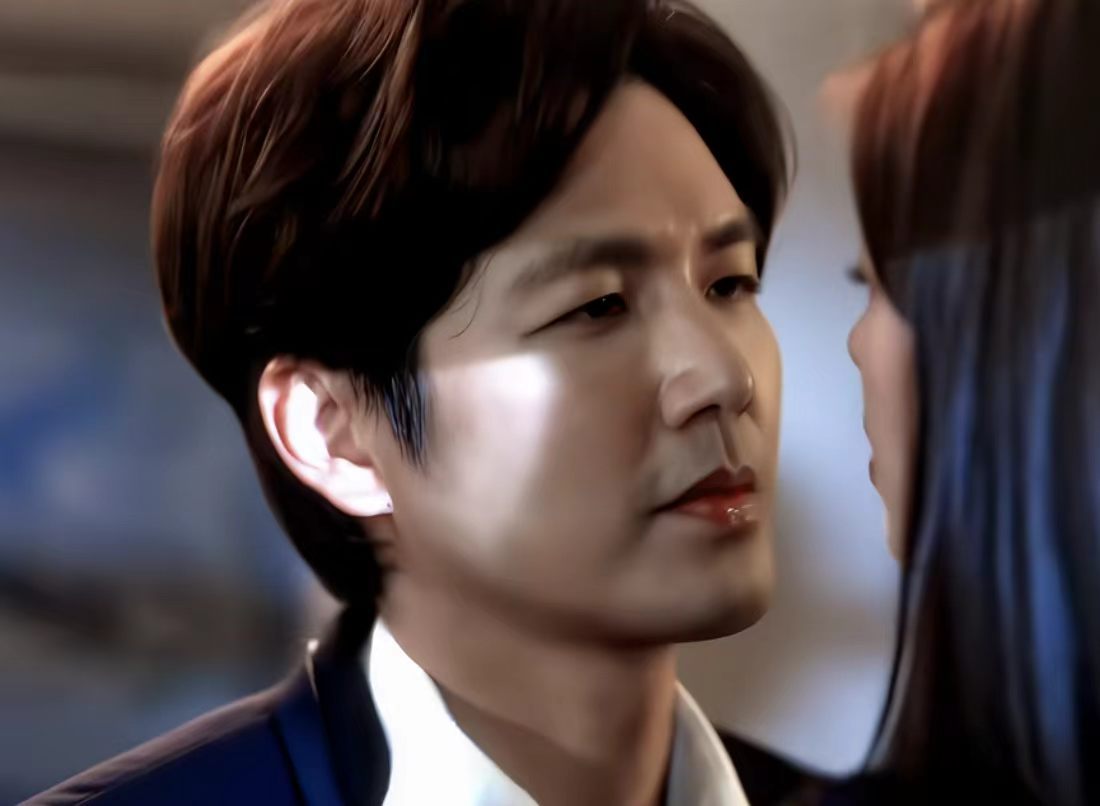 蜜语纪次日热度登顶蜜语纪开播即爆，次日热度登顶反超白日提灯，古早传统狗血长剧氛围