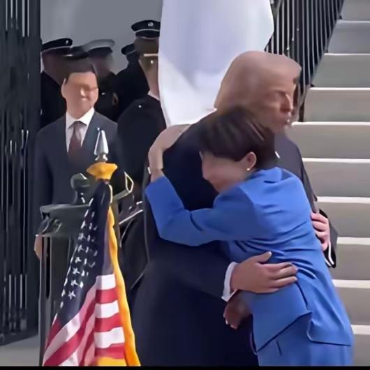 摄影师就因为偷拍这张图因太过真实，夸张…
丢了饭碗