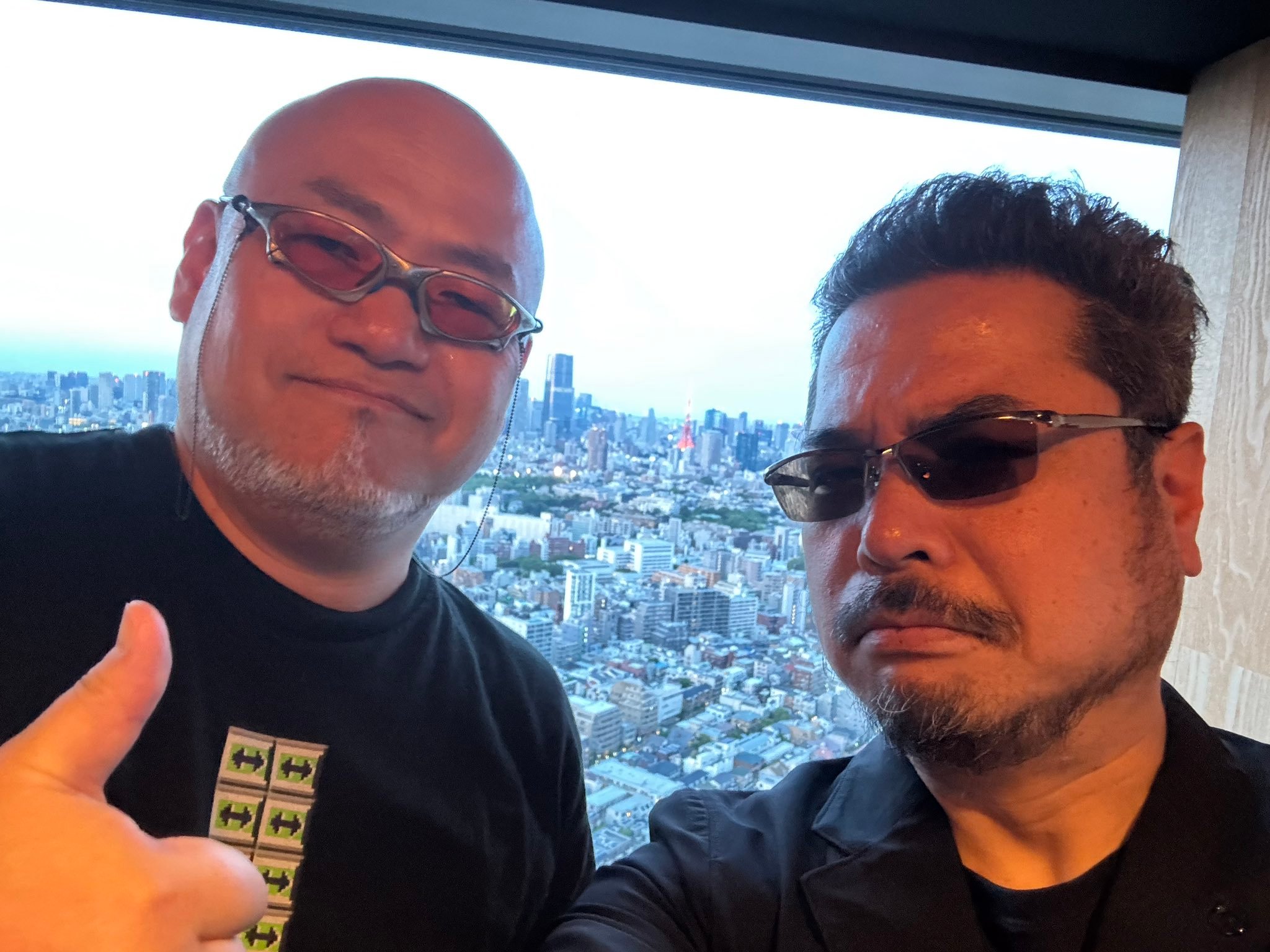 哈哈哈，这老二位坐一块儿，估计店里其他顾客得不由自主地坐远点原田胜弘神谷英树