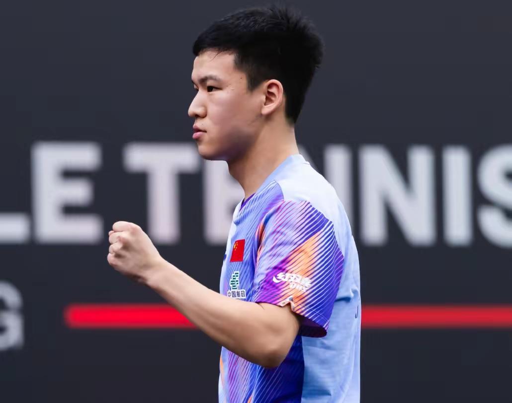 破局！向鹏3-0力克黄友政，
撕碎标签挺进16强。
自仁川夺冠后沉寂许久，
向鹏