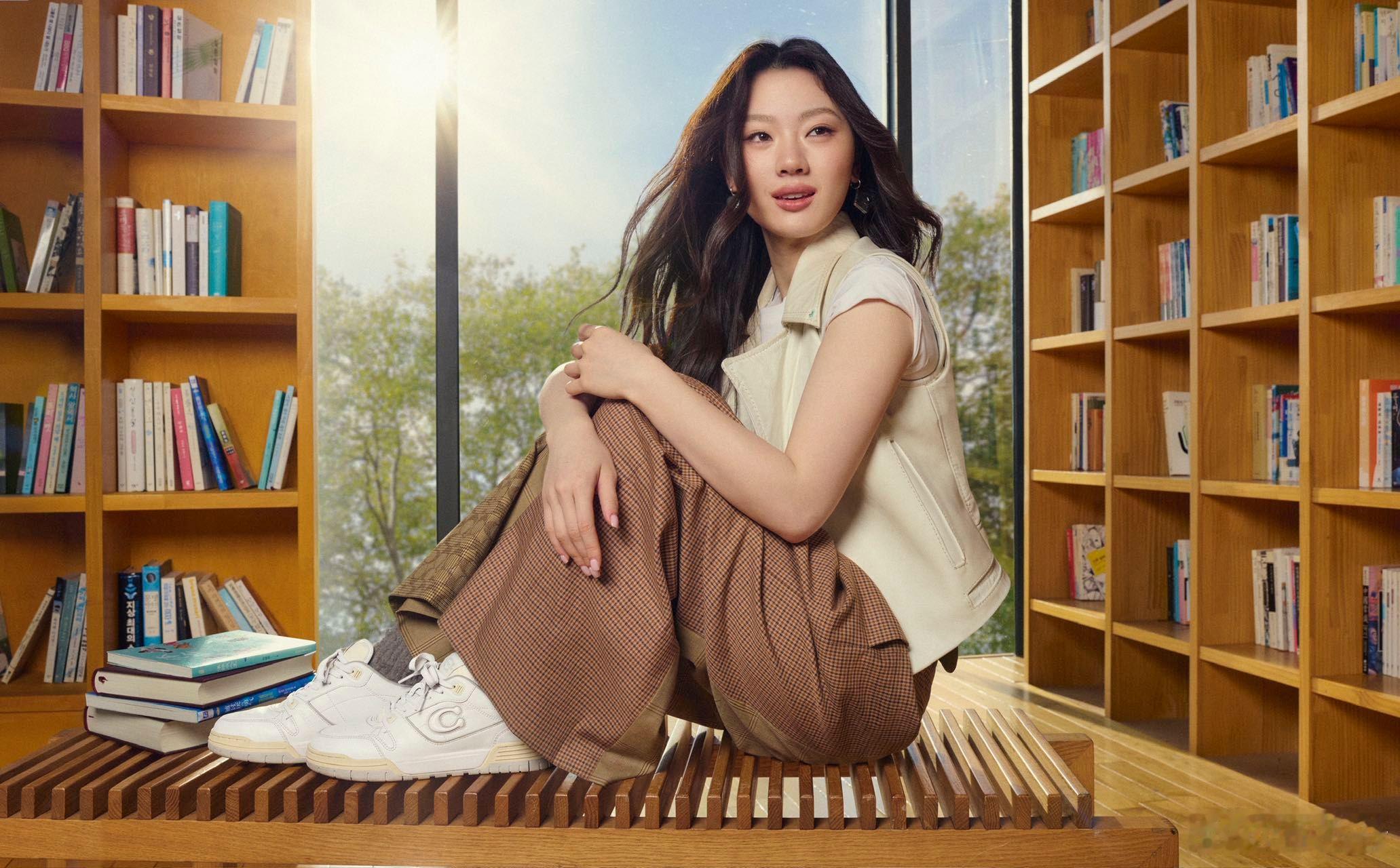 全球热度持续攀升，COACH凭Brooklyn、Tabby、City系列霸榜时尚