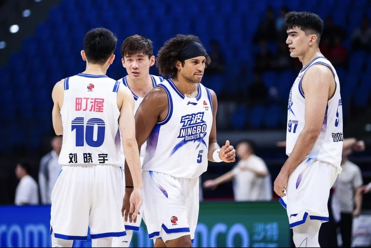 杰克逊末节超神拿到24分，帮助宁波男篮拿到本赛季第二个四连胜，他们已经拿到13胜