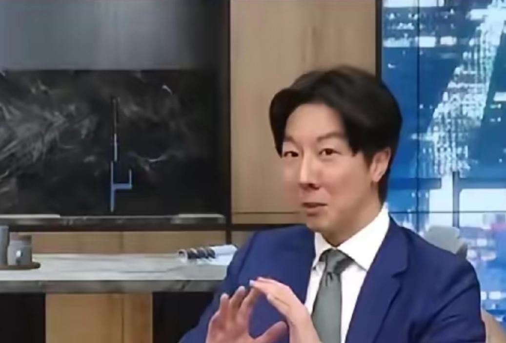 民进党发言人吴峥是不是有点貌似赖清德？无论脸型还是发型怎么看都是一副汉奸相！
 
