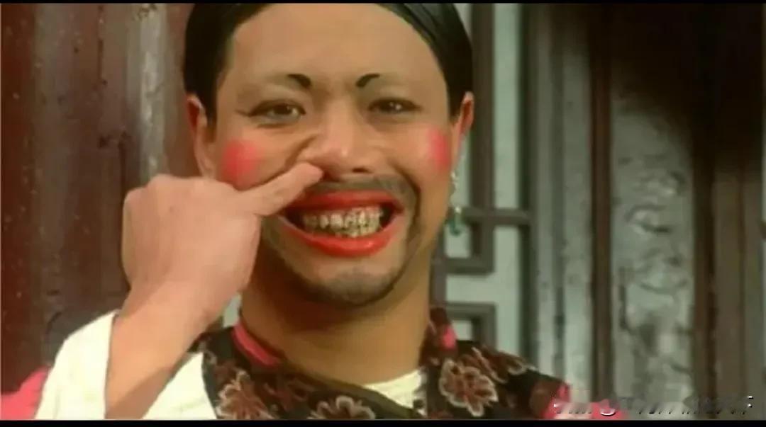 #警方通报南京“红老头”事件#国之不祥，必出妖孽！前面通报了，说南京老头子男扮女