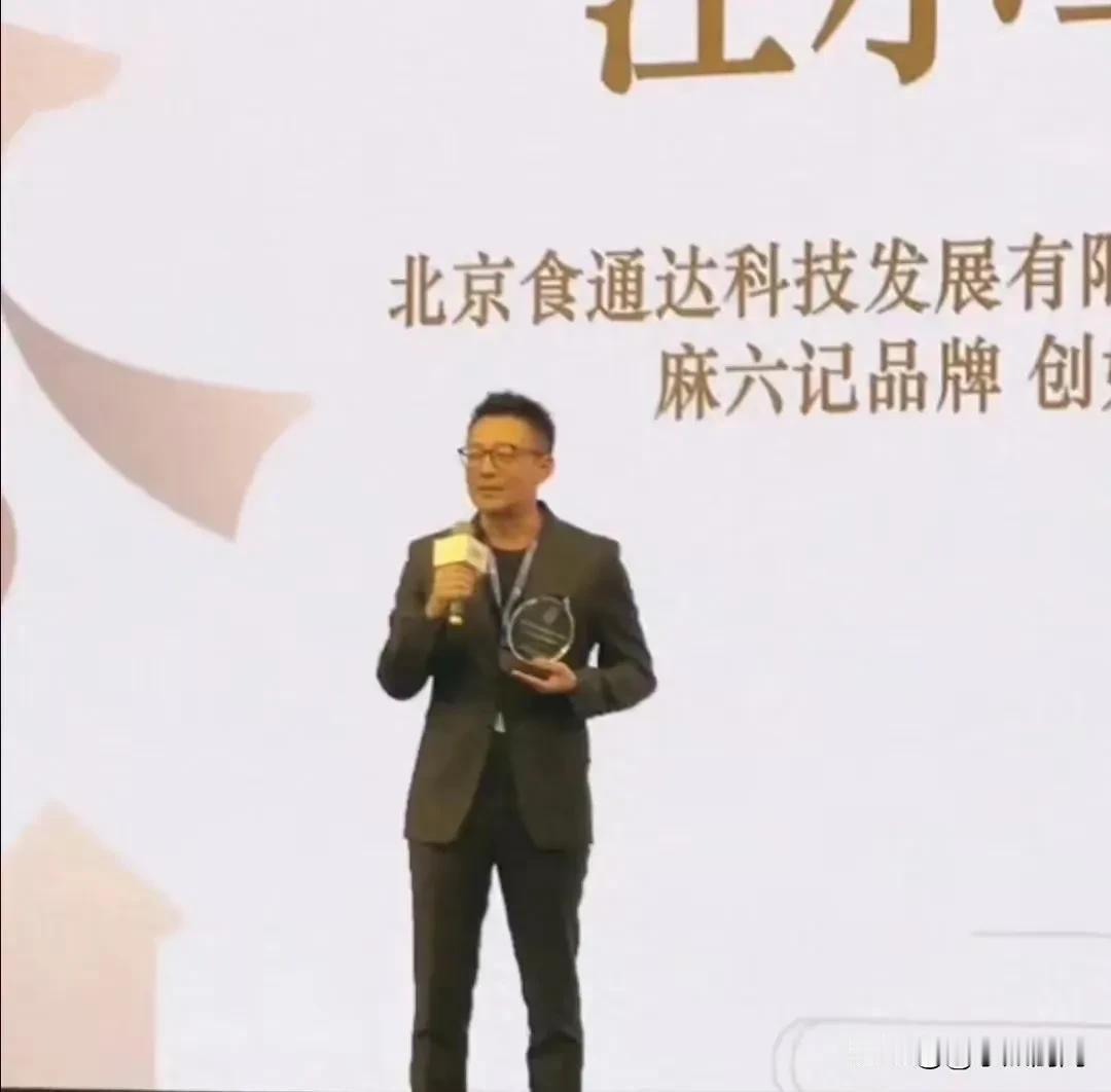 再一次恭喜汪小菲获奖！这次汪小菲参加”舌尖上的C国”获奖，那可真是实至名归啊！这
