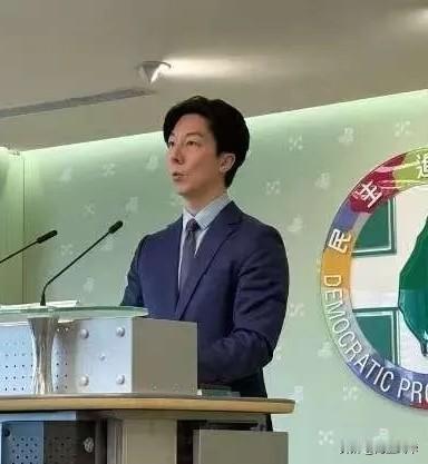 台“民进党当局”发表严正声明，
4月29日，针对郑丽文昨日接受专访称“绝无可能通