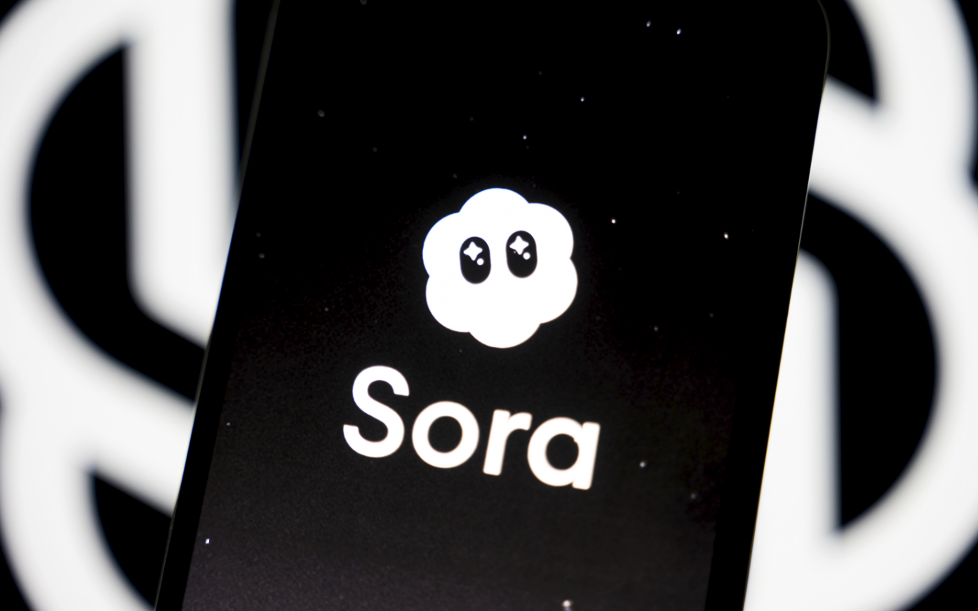 Sora2会颠覆短视频吗Sora 2会让一些领域变天，比如用数字分身拍广告更省钱