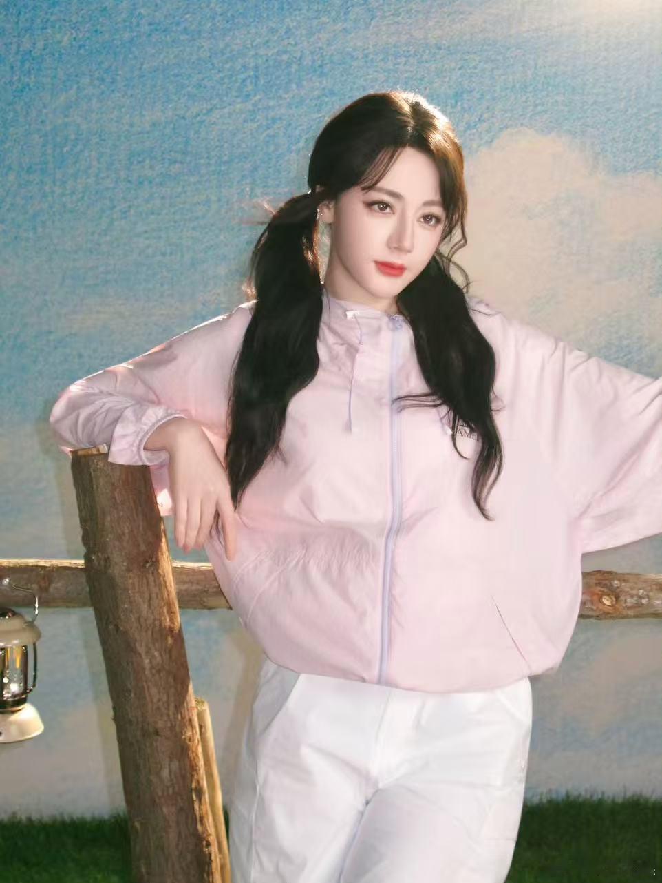 迪丽热巴户外搭子迪丽热巴轻氧穿搭迪丽热巴轻氧穿搭，好美啊， 