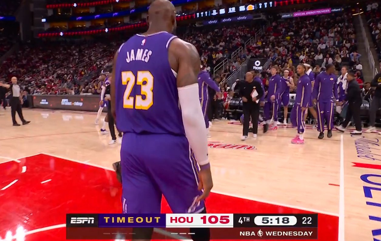 雷迪克喊暂停，105平，第四节还有5分18秒，老詹太拼了湖人vs火箭