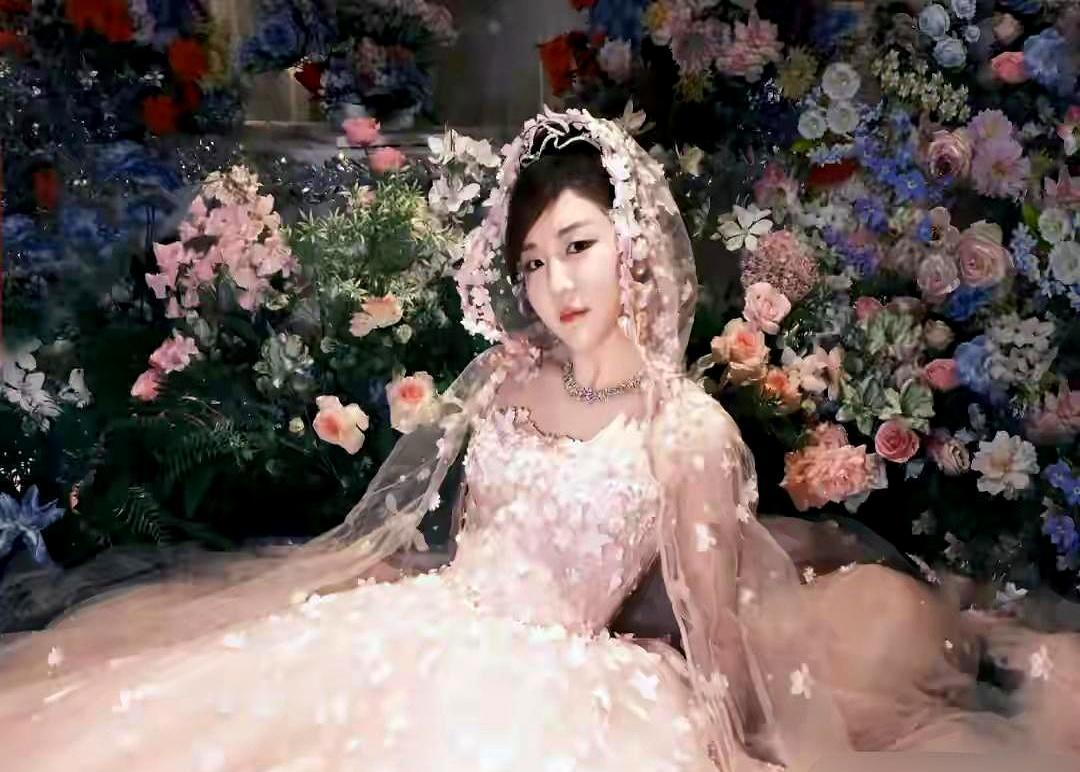 32岁，双圈大满贯，她还在等一个能接住她发球的人。
 
陈梦刚晒出生日写真，粉纱