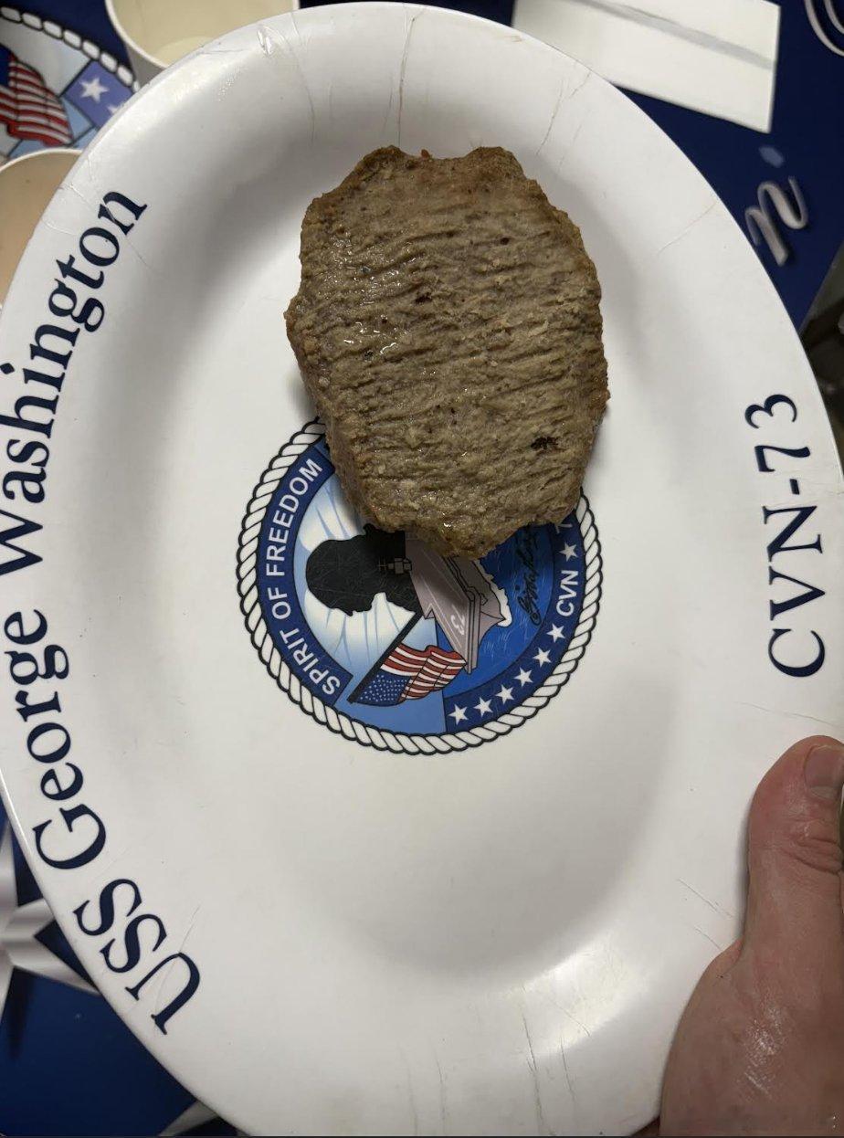 去接班林肯的乔治·华盛顿号核动力航空母舰这伙食真的很差劲，就这菜才部署一百来天，