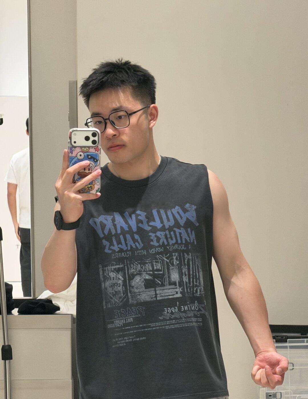 洗漱台拍个照🧺🛁🚿
见人不如健身 你的叔 相信大数据 介绍一个小哥哥 对着