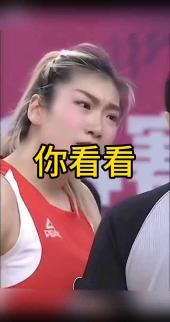 你看看，这打架厉害不？要不说是中国队，这胳膊抡的，孙梦然直接怒了回喷对手。孙梦开