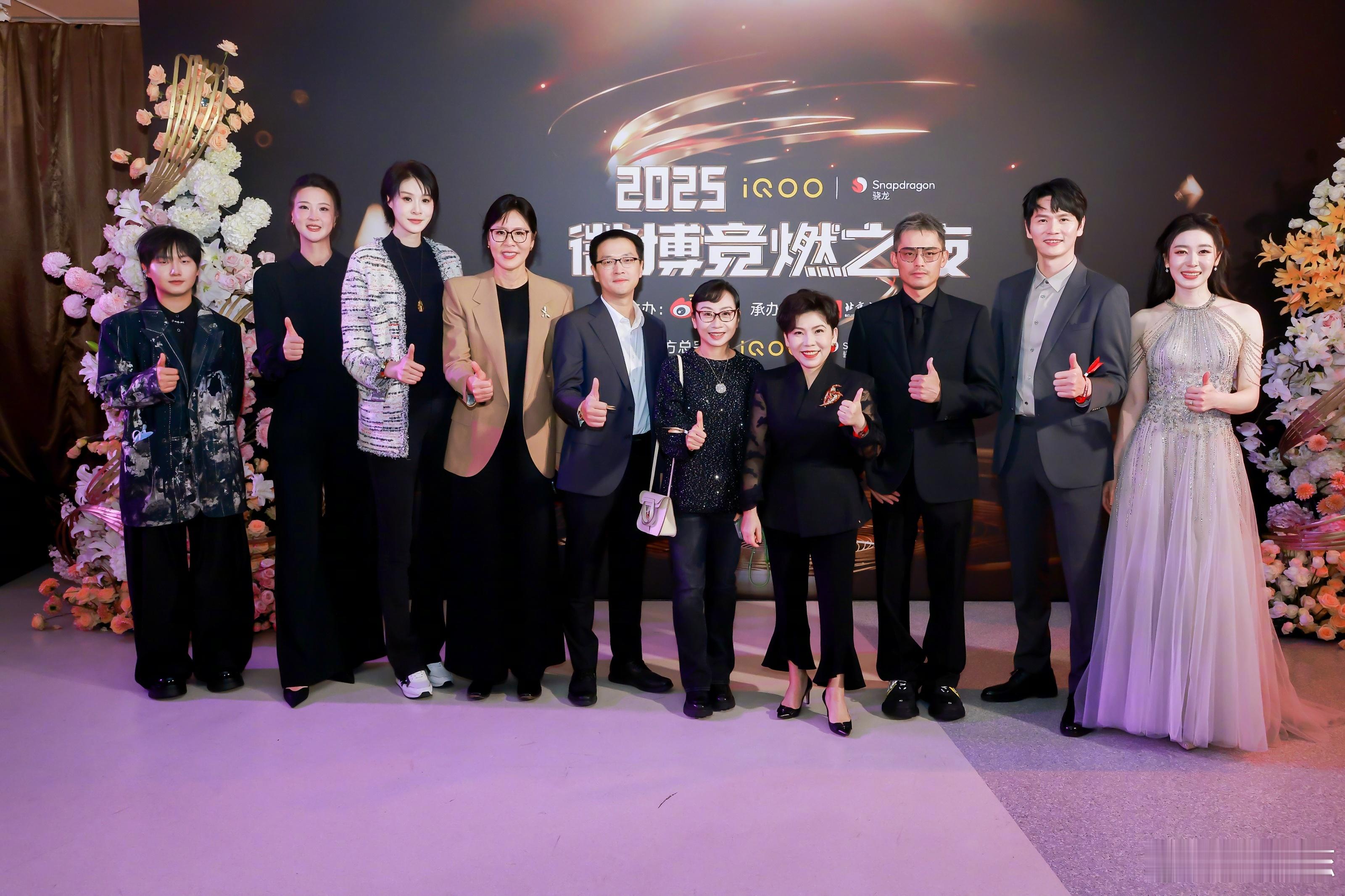 今年的  正好赶上  期间，不管是化妆时还是休息时，我都抓紧一切时间看比赛，虽然