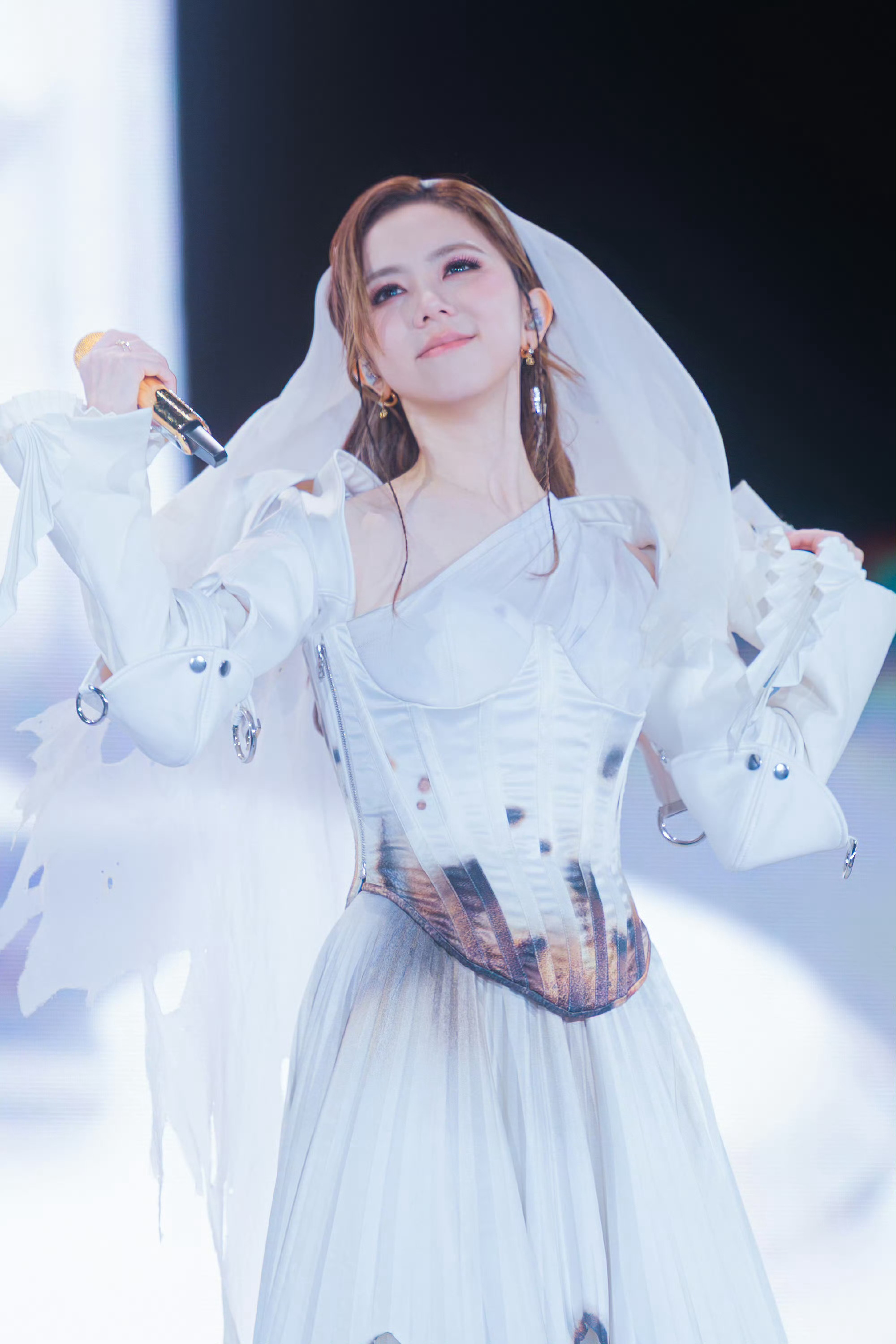 邓紫棋整整七年了邓紫棋台北有人在等 七年过去，邓紫棋依旧是不辜负所有人期待的全能