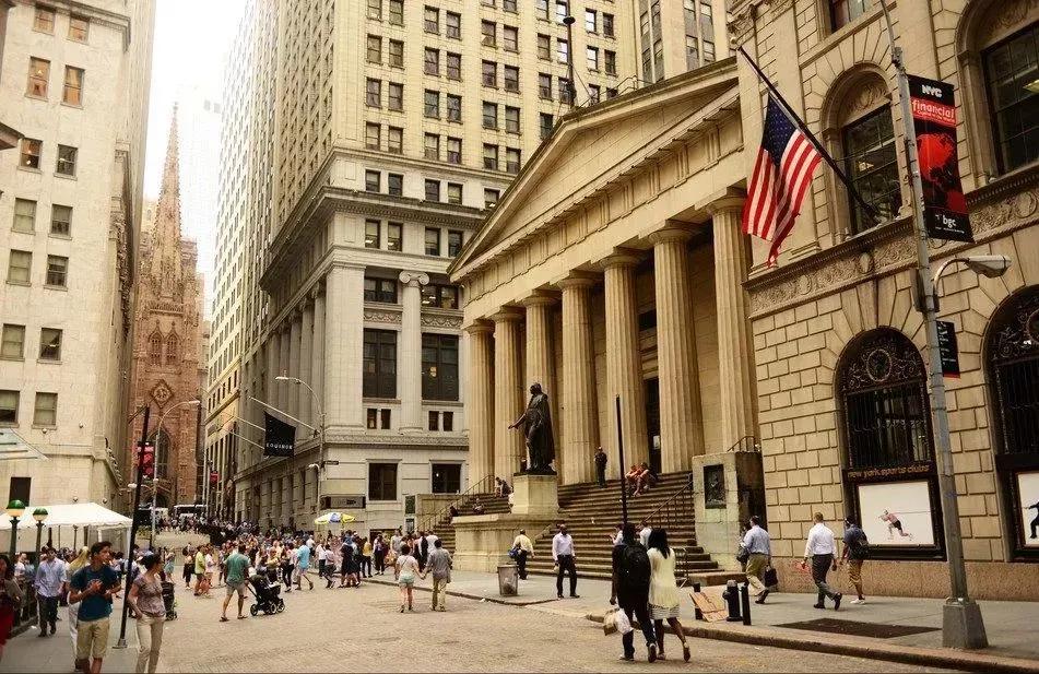 小微老板的破局之路
1、放弃管理，别学那些GP东西，把所有精力拿来堆业务，业务一