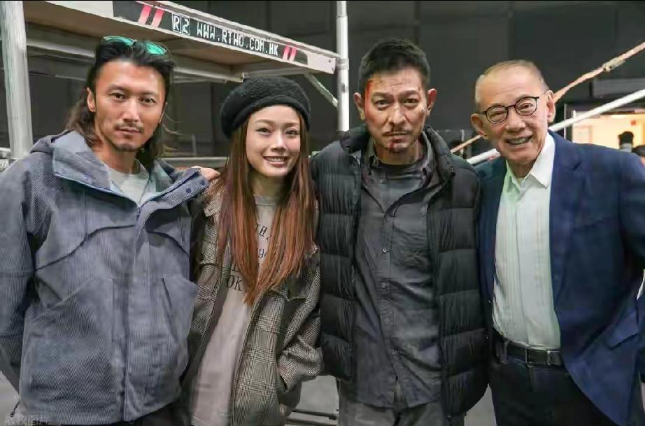 突发！英皇群星演唱会内讧，音乐总监王双骏深夜请辞
 
      英皇斥资亿港元