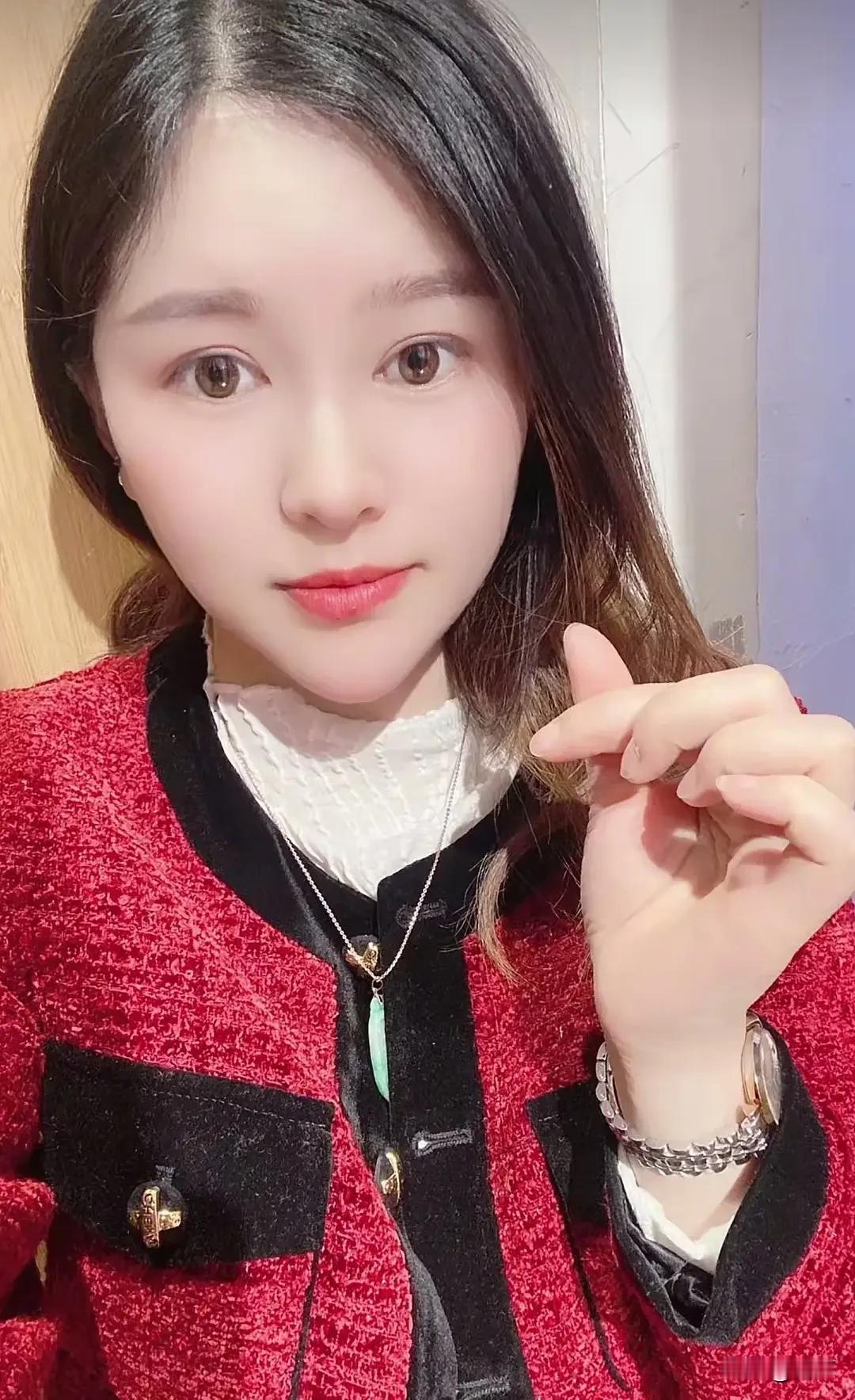 37岁安徽美女陈秀丽去世
因脖子上长疙瘩确诊
去世原因是
肺癌晚期癌细胞出现脑转