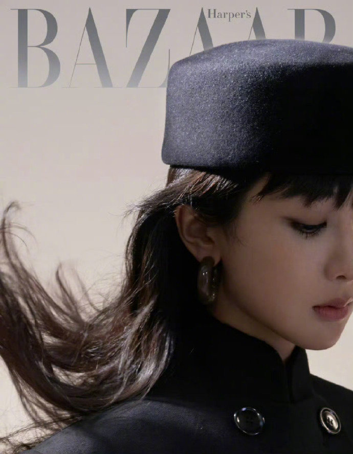 杨紫在本月继 ELLE 之后 “撞刊” 的第二本五大女刊 ，个人解锁的第三本 、