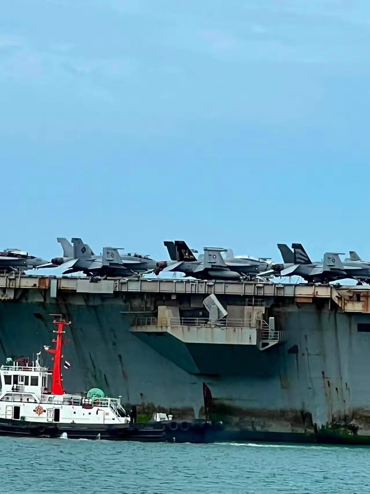 [捂脸][比心][击掌]很多人一直觉得，美国航母就是“海上天花板”，霸气十足、战