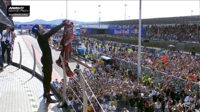 前有梅西在伯纳乌晒球衣⚽️后有马王在米萨诺秀皮衣🏍️MotoGP2025Mot