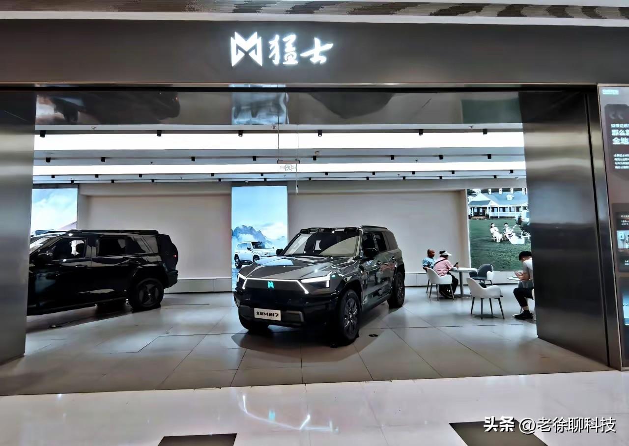 猛士M817正式上市，29.99万起直接杀入30万级硬派越野市场，这下越野圈要热
