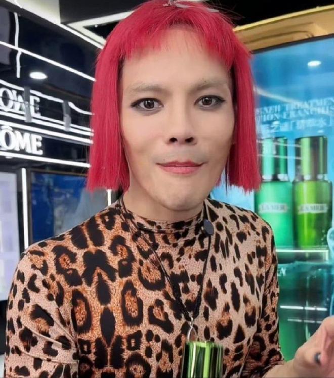 向佐被澳门赌业巨头美高梅中国告上法庭，涉及百万赌债纠纷。消息一出，舆论哗然。然而