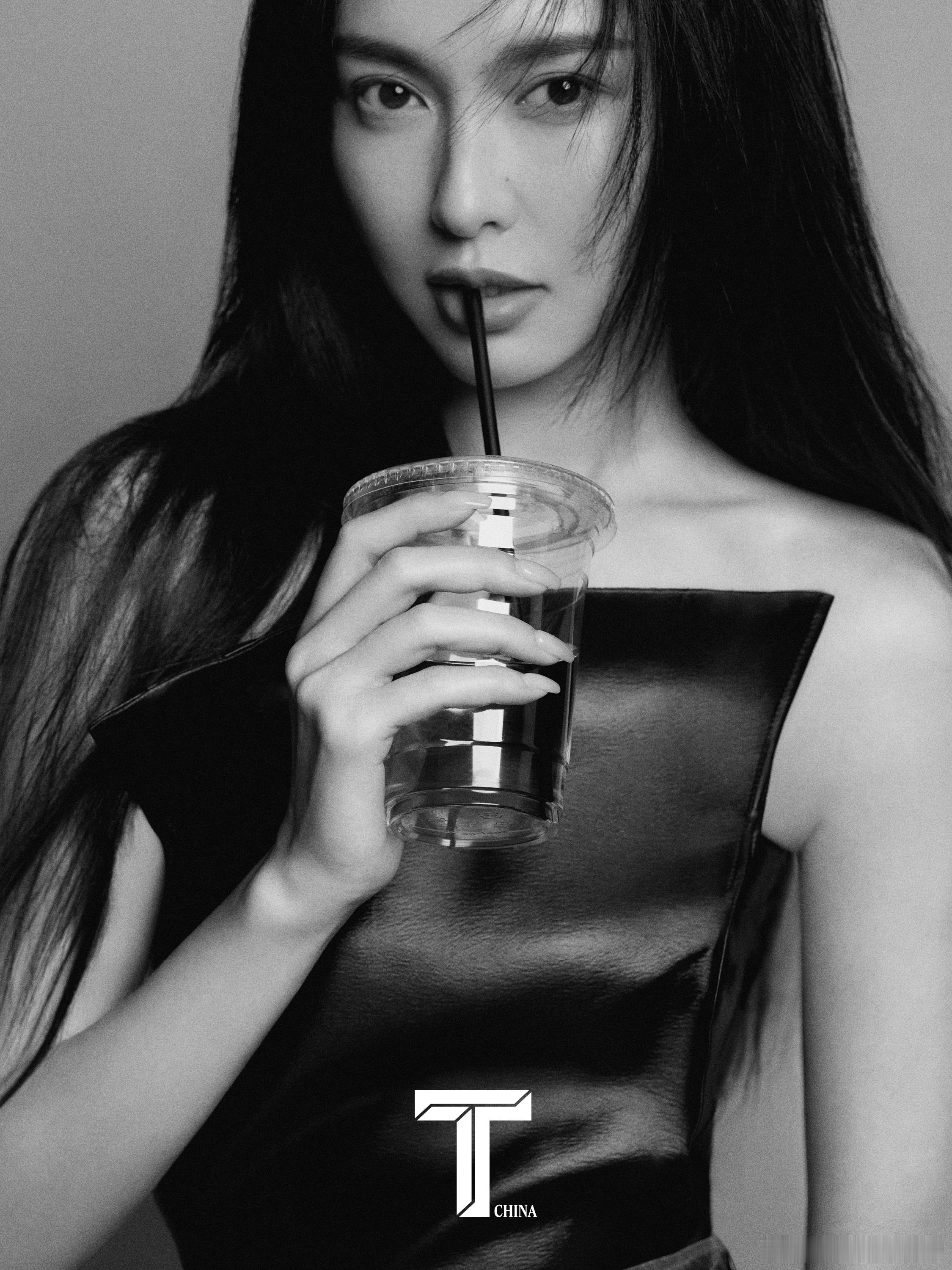 RICOSTRU PRESS in RICOSTRU 立体结构漆面上衣🖤🖤?