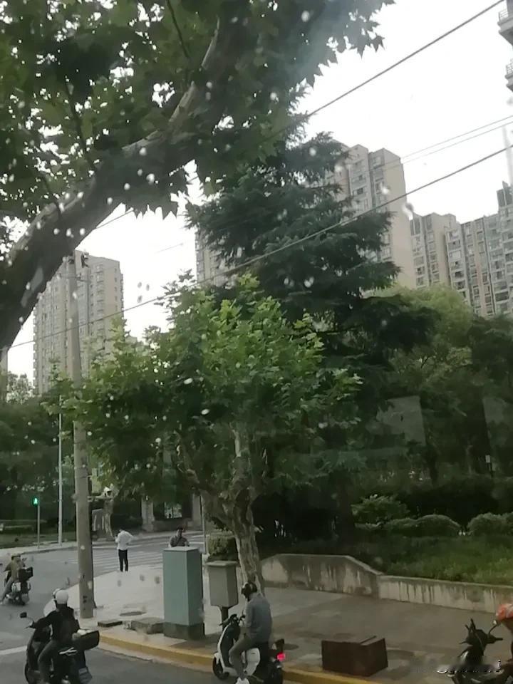 70岁老人，最大的幸福是什么身体健康、有稳定的养老金、夫妻恩爱、孩子孝顺、有业余
