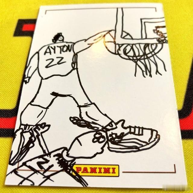 在2018年艾顿被选中之后，恩比德曾经嘲讽道，“不要拿我跟艾顿比，至少我有防守。