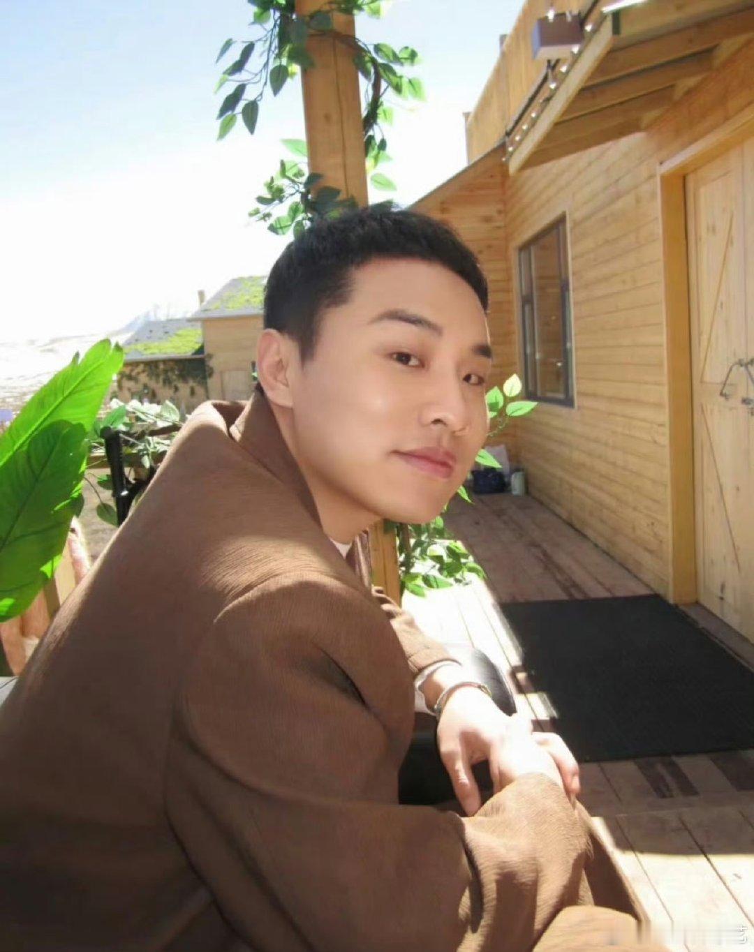 徐志胜尹正你俩摊上大事了徐志胜被嘉宾贴脸漂流途中迎来小朋友直白互动，当面直白喊话