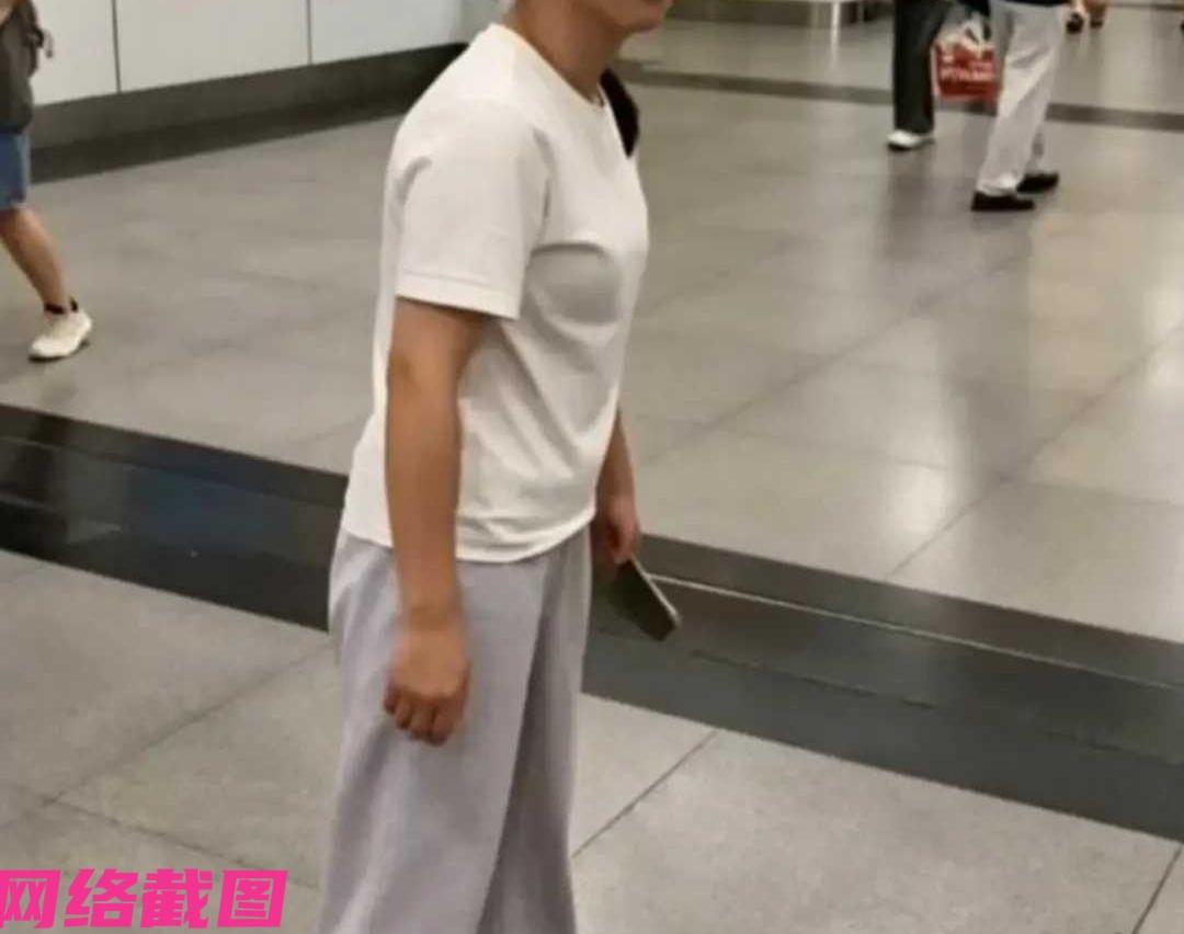 广州东站某女子乘坐高铁时，由于没有看好时间，于是女子来迟而发生了一些行为无赖举止