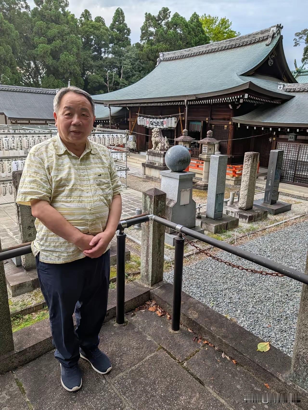 看，石平又作妖了。
石平刚发了一段话，说跟朋友约好每年都去护国神社祭拜，还打算一