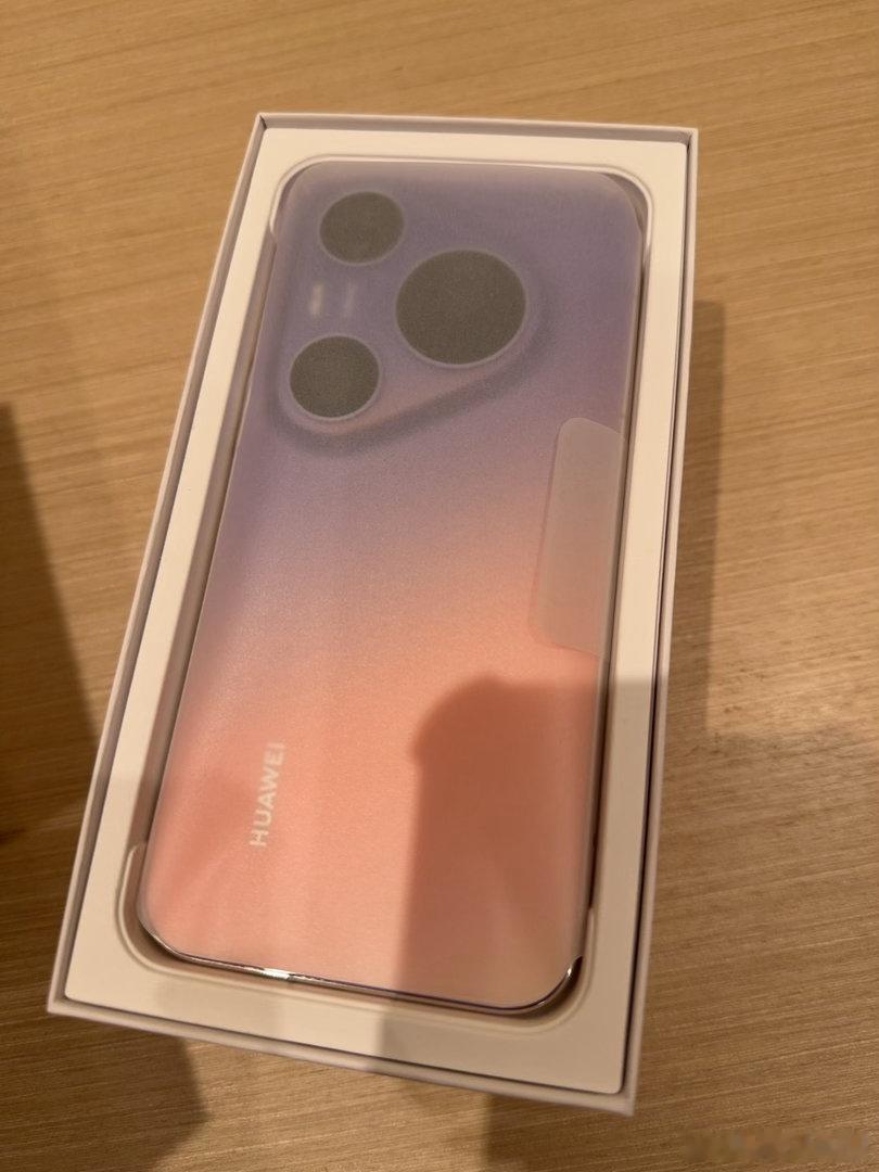 这次出的每个颜色我都喜欢，纠结了半天，大家觉得这个粉紫色咋样华为Pura90价格