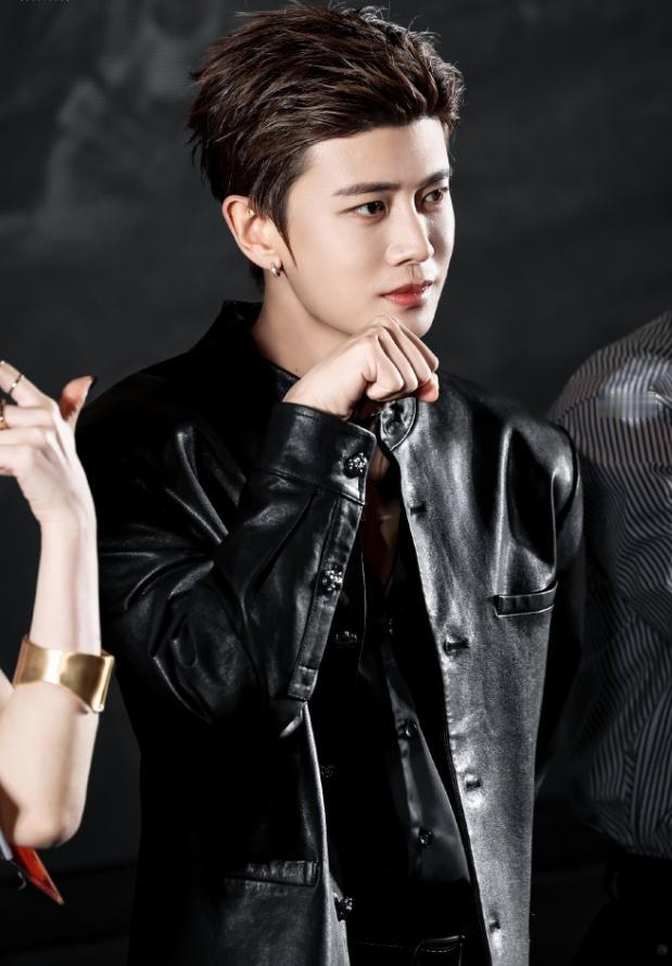 任嘉伦《佳偶天成》云合上涨！
任嘉伦《佳偶天成》线下追剧团的状态真的太好了，这部