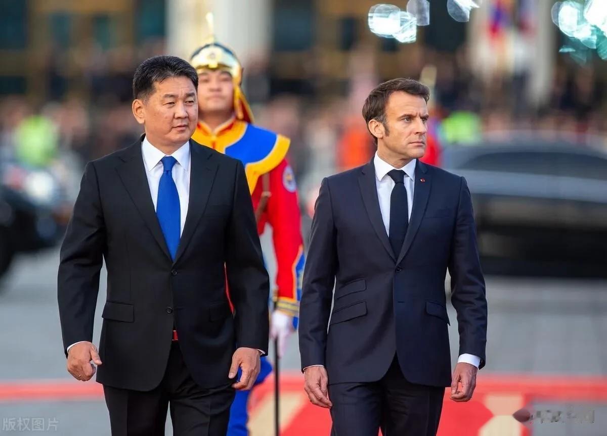 蒙古倒向西方，邀请法国开采铀矿，与美国举行联合军演，并邀请美国101空降师入境。