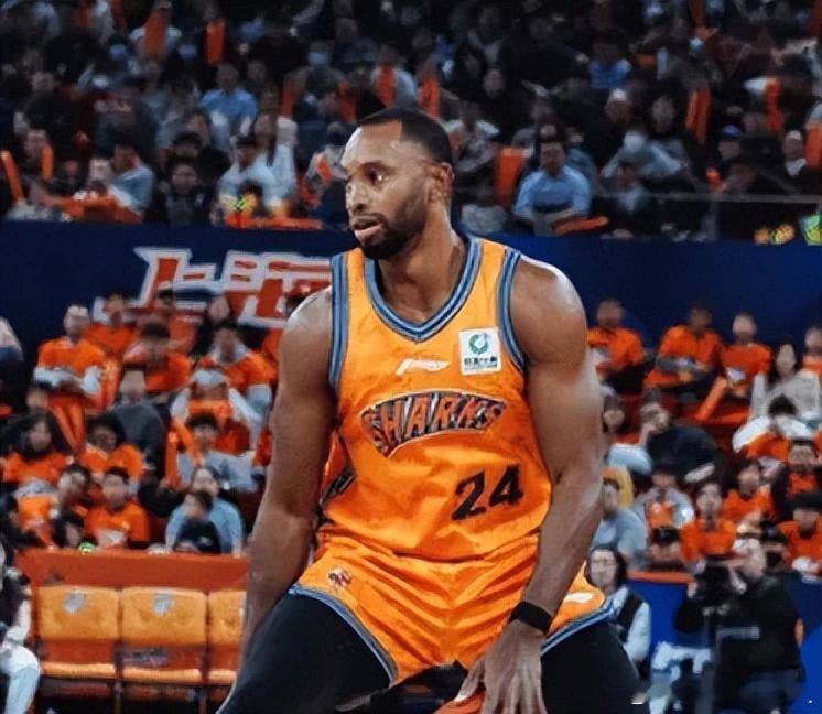 弗格应该是彻底彻底断崖下滑了。现在应该也可以说了，上赛季末尾的时候，弗格就有很严