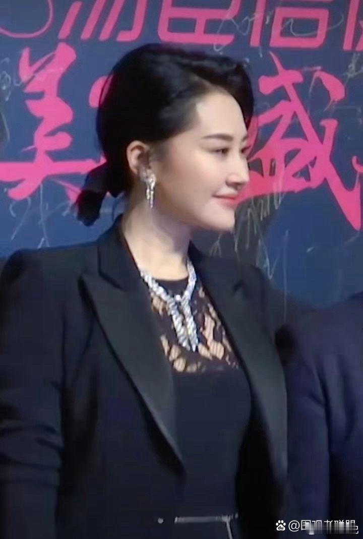 许晴在展示好无缺陷的美。 ​​​