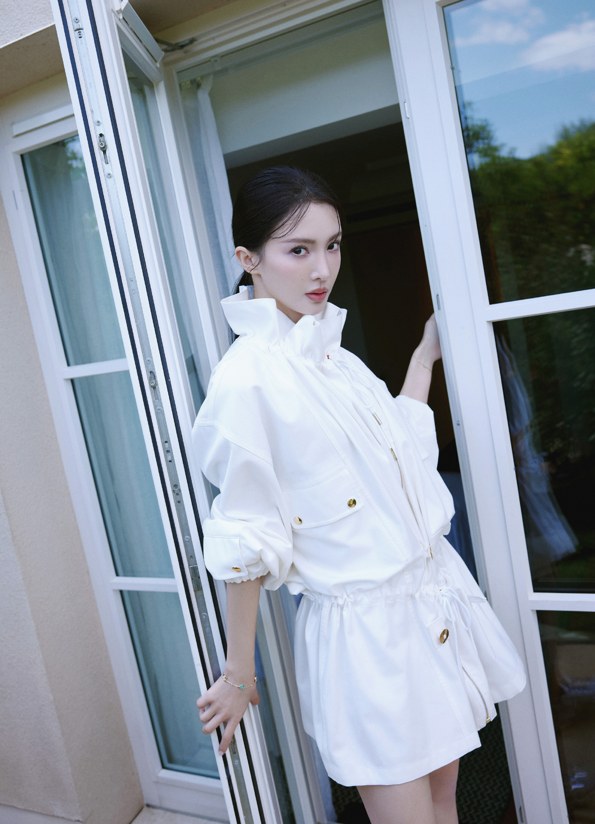 #金晨下半身失踪look##金晨下衣失踪# 纯白色下衣失踪穿搭，尽显大长腿，p都