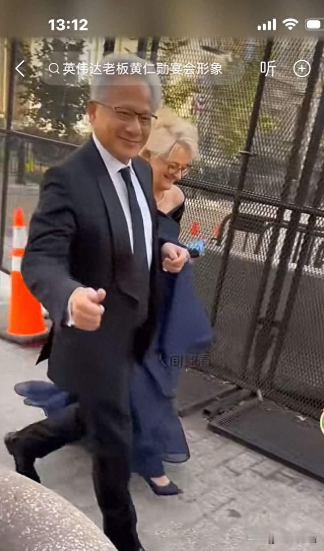 镜头拍下入场瞬间！黄仁勋夫妇携手现身白宫晚宴