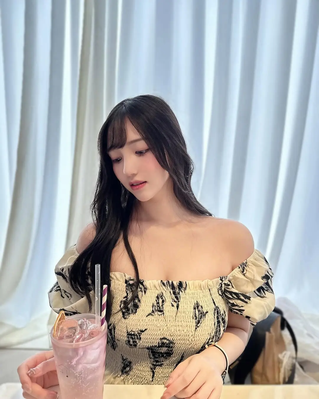 和年长的姐姐约会吗？ෆ