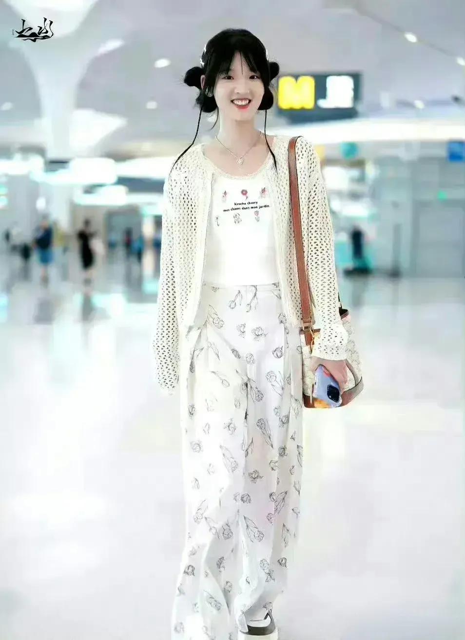 2万多人中海选出来的新版林黛玉？

新版林黛玉人选已经选定，就是这位小姐姐，据说